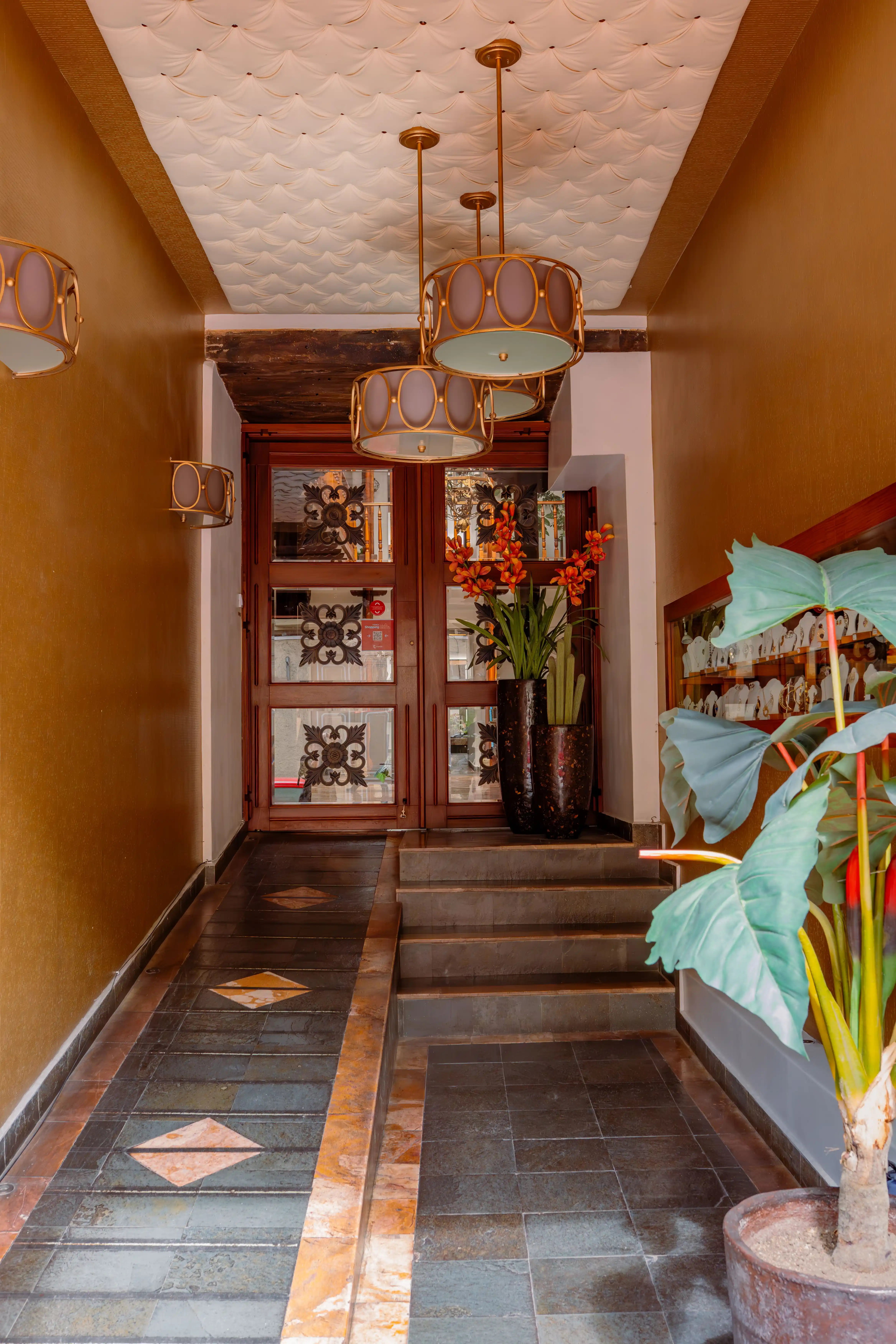 Entrada Felicia Hotel & Suites