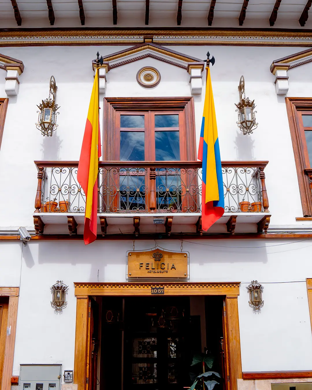 Fachada patrimonial de Felicia Hotel & Suites